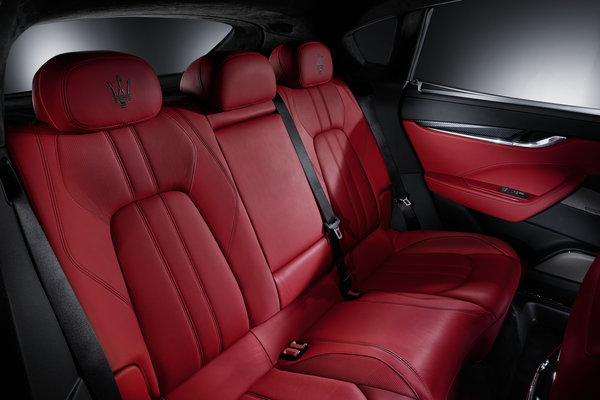 2017 Maserati Levante Interior
