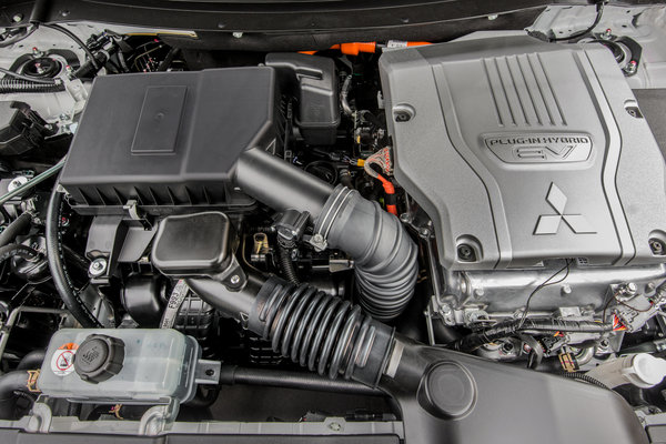 2017 Mitsubishi Outlander PHEV Engine