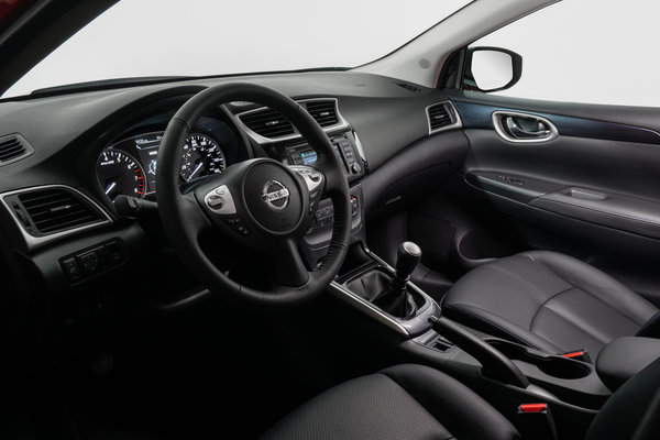 2017 Nissan Sentra SR Turbo Interior