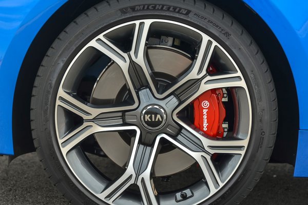 2018 Kia Stinger GT2 AWD Wheel