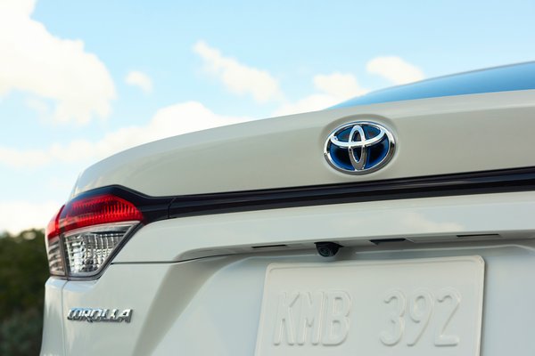 2020 Toyota Corolla Hybrid  sedan