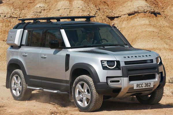 2020 Land Rover Defender 110 (with accessories)