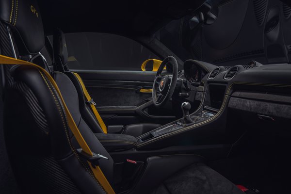 2020 Porsche 718 Cayman GT4 Interior