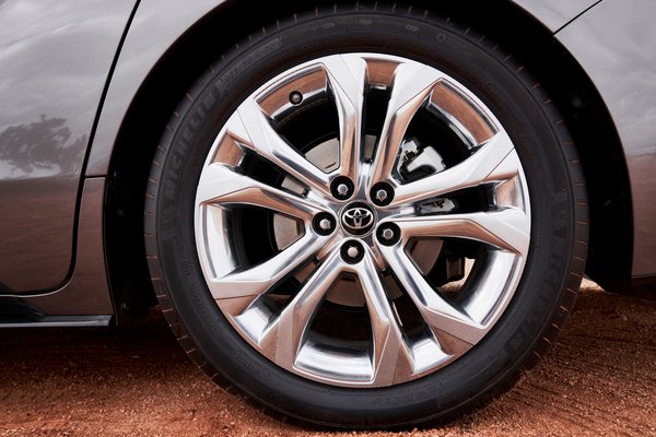 2021 Toyota Sienna Platinum Wheel