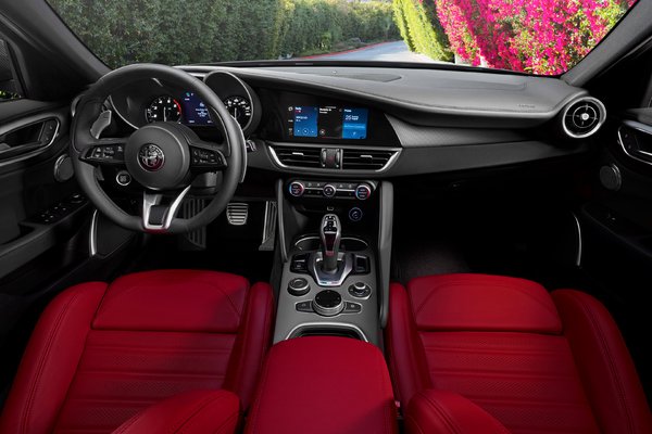 2022 Alfa Romeo Giulia Interior