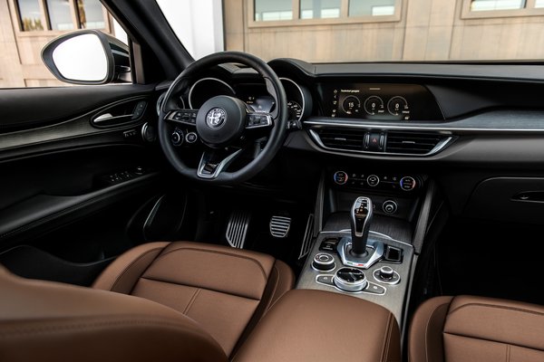 2022 Alfa Romeo Stelvio Interior
