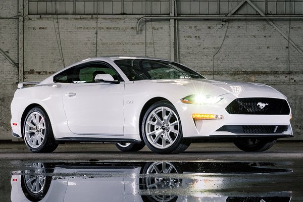 2022 Ford Mustang Ice White appearance package