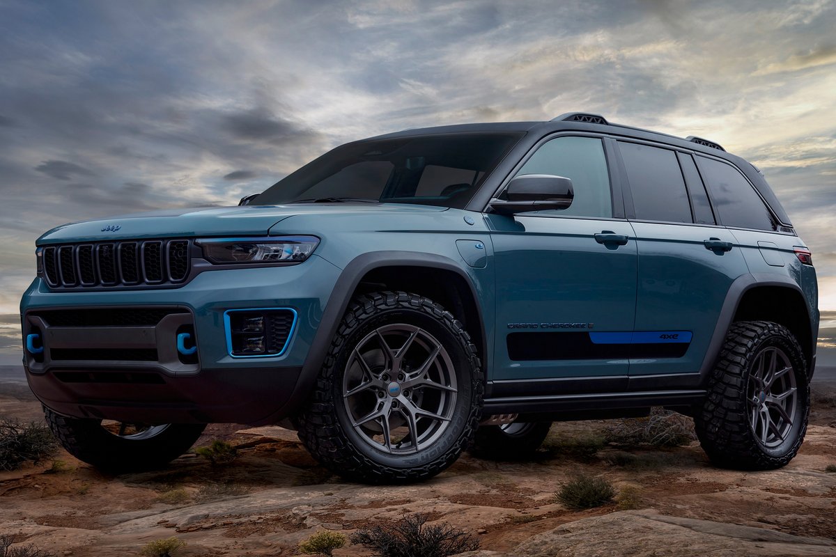 2022-jeep-grand-cherokee-trailhawk-4xe-pictures