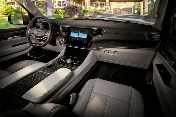 2022 Jeep Wagoneer Interior