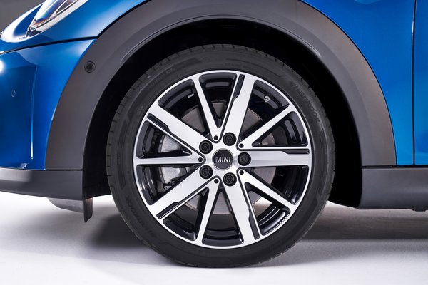 2022 Mini Cooper S Hardtop 4-door Wheel