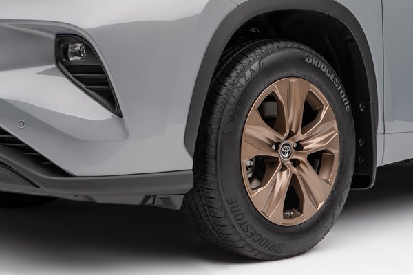 2022 Toyota Highlander Bronze Edition Wheel
