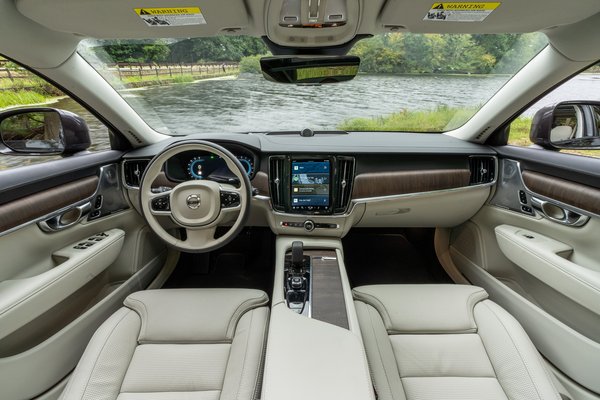 2022 Volvo V90 Cross Country Interior