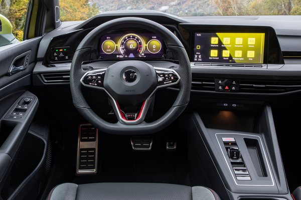 2022 Volkswagen Golf GTI 5d Instrumentation