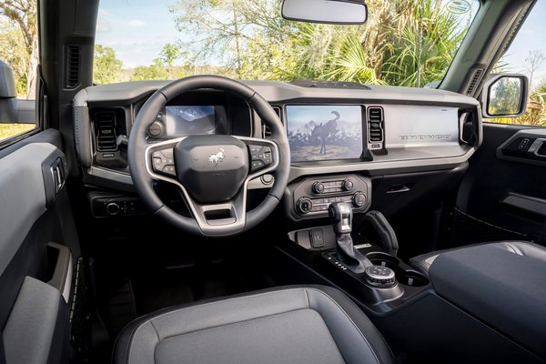 2022 Ford Bronco Everglades edition Interior