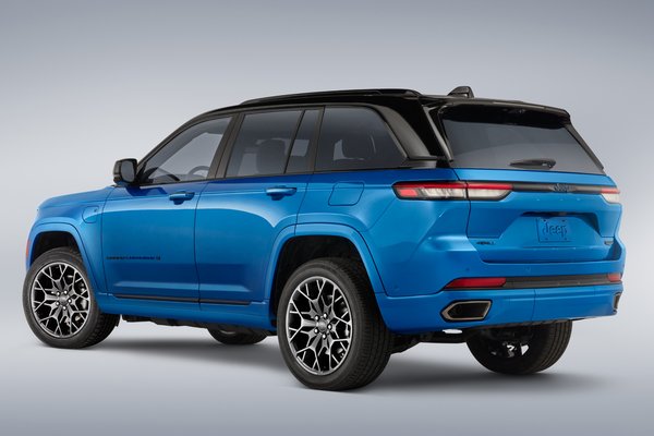 2022 Jeep Grand Cherokee 4xe High Altitude in Hydro Blue