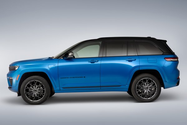 2022 Jeep Grand Cherokee 4xe High Altitude in Hydro Blue