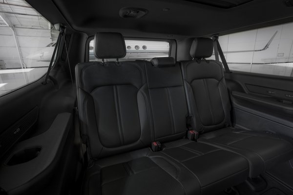 2023 Jeep Wagoneer L Carbide Interior