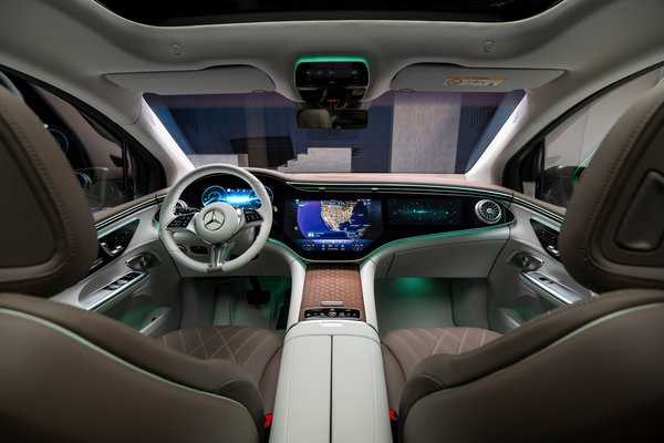 2023 Mercedes-Benz EQE SUV Interior