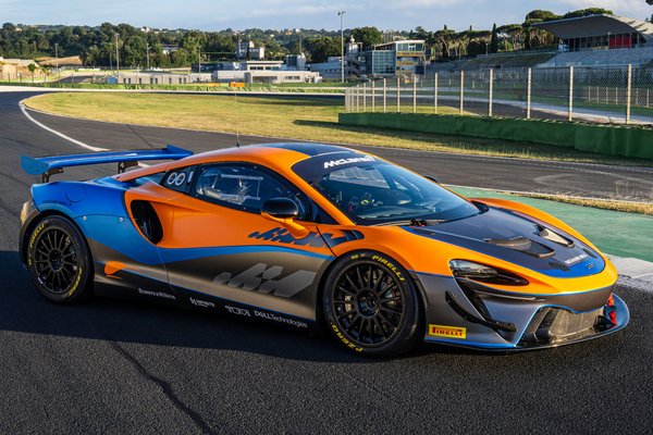 2023 McLaren Artura GT4