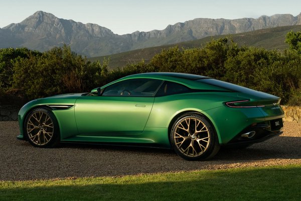 2024 Aston Martin DB12 pictures