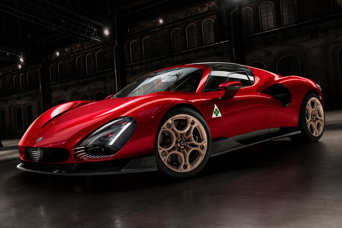 2025 Alfa Romeo 33 Stradale pictures