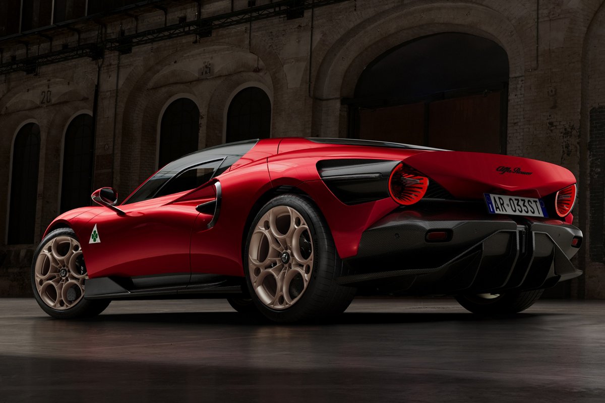 2025 Alfa Romeo 33 Stradale pictures