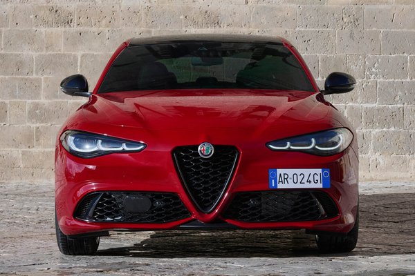 2025 Alfa Romeo Giulia Tributo Italiano