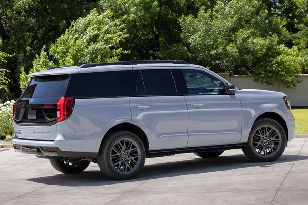 2025 Ford Expedition Platinum Performance