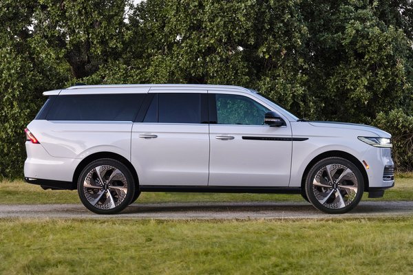 2025 Lincoln Navigator L Black Label