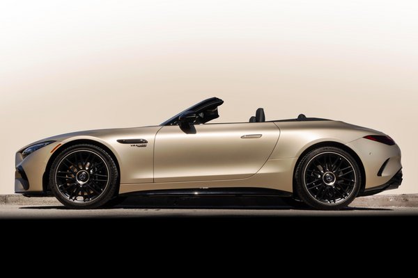 2025 Mercedes-Benz SL-Class AMG SL 63 MANUFAKTUR Golden Coast