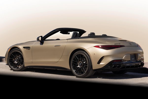 2025 Mercedes-Benz SL-Class AMG SL 63 MANUFAKTUR Golden Coast