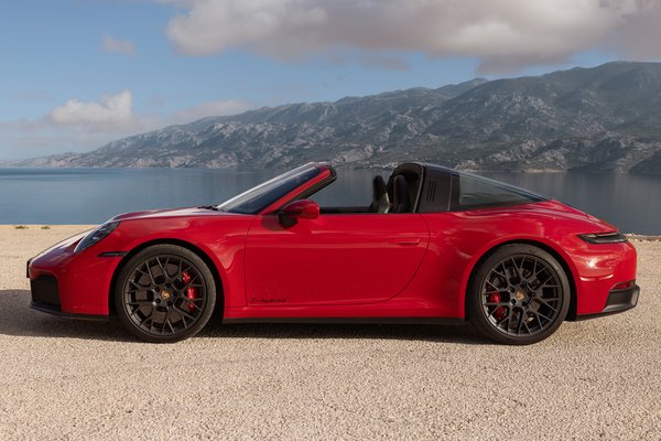 2025 Porsche 911 Targa