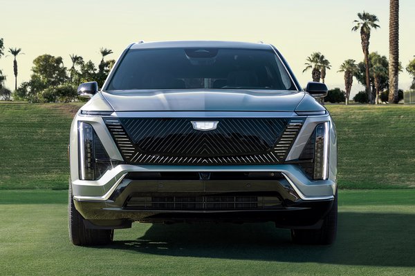 2026 Cadillac Vistiq LUX