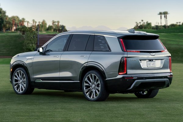 2026 Cadillac Vistiq LUX